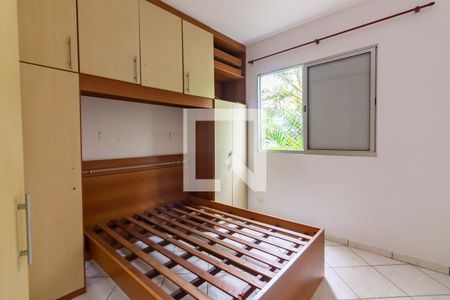 Quarto 2 de apartamento para alugar com 2 quartos, 55m² em Jardim Roberto, Osasco