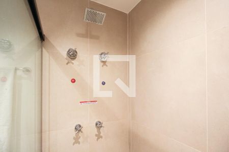Banheiro  de kitnet/studio para alugar com 1 quarto, 29m² em Indianópolis, São Paulo