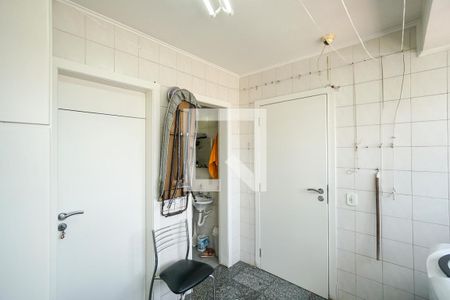 Apartamento à venda com 252m², 3 quartos e 2 vagas Apartamento à venda com 252m², 3 quartos e 2 vagasÁrea de serviço