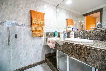 Apartamento à venda com 252m², 3 quartos e 2 vagas Apartamento à venda com 252m², 3 quartos e 2 vagasBanheiro da suíte