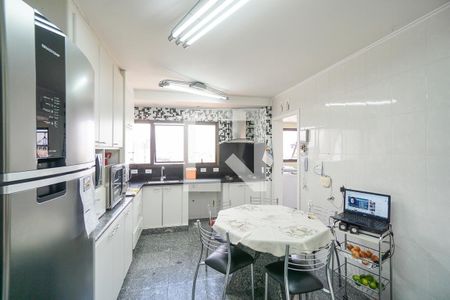 Apartamento à venda com 252m², 3 quartos e 2 vagas Apartamento à venda com 252m², 3 quartos e 2 vagasCozinha