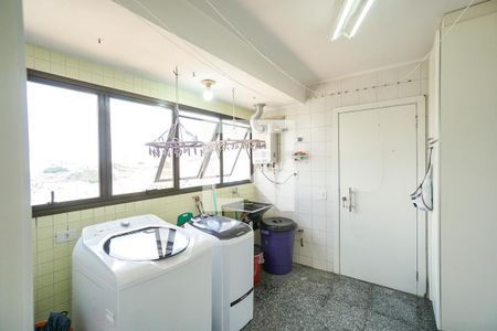 Apartamento à venda com 252m², 3 quartos e 2 vagas Apartamento à venda com 252m², 3 quartos e 2 vagasÁrea de serviço