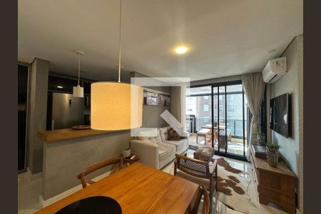 Sala de apartamento para alugar com 2 quartos, 85m² em Empresarial 18 do Forte, Barueri