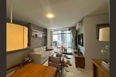 Sala de apartamento para alugar com 2 quartos, 85m² em Empresarial 18 do Forte, Barueri