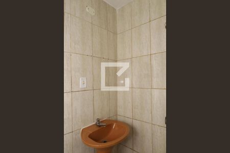 Banheiro de casa para alugar com 1 quarto, 40m² em Vila Carmosina, São Paulo