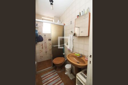 Banheiro de apartamento à venda com 1 quarto, 48m² em Cavalhada, Porto Alegre