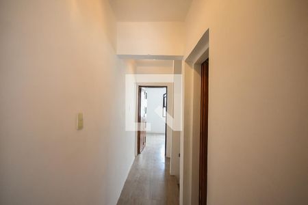 Corredor de casa para alugar com 2 quartos, 100m² em Jardim Maria Rosa, Taboão da Serra