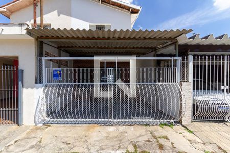 Casa para alugar com 97m², 2 quartos e 2 vagasFachada