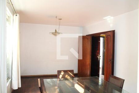 Casa à venda com 269m², 4 quartos e 3 vagasSala