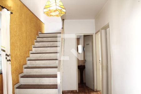 Escadas de casa para alugar com 4 quartos, 269m² em Siciliano, São Paulo