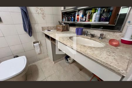 Apartamento à venda com 192m², 3 quartos e 1 vaga Apartamento à venda com 192m², 3 quartos e 1 vagaBanheiro da Suíte
