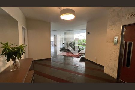 Apartamento à venda com 192m², 3 quartos e 1 vaga Apartamento à venda com 192m², 3 quartos e 1 vagaHall de entrada
