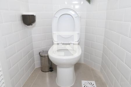 Banheiro de kitnet/studio para alugar com 1 quarto, 75000m² em Bela Vista, São Paulo