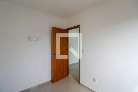 Quarto 1 de apartamento para alugar com 2 quartos, 42m² em Vila Santa Clara, São Paulo