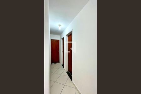 Corredor dos Dormitórios de apartamento para alugar com 2 quartos, 52m² em Vila Galvão, Guarulhos
