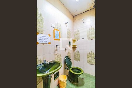 Casa à venda com 389m², 3 quartos e 2 vagasSalão - Banheiro