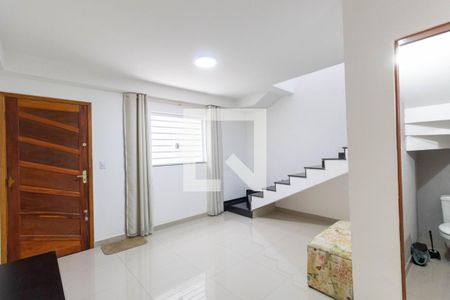 Sala de casa de condomínio para alugar com 2 quartos, 80m² em Vila Ré, São Paulo