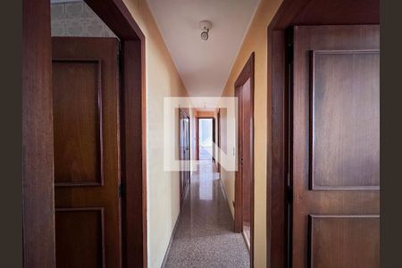 Apartamento para alugar com 196m², 4 quartos e 2 vagasCorredor Quartos