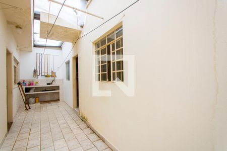 Casa para alugar com 143m², 2 quartos e 2 vagasCorredor - Externo