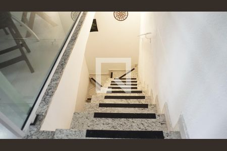 Casa de condomínio à venda com 144m², 4 quartos e 1 vagaAcesso aos Quartos - Primeiro Andar