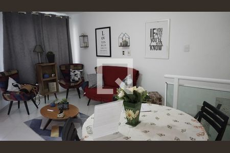 Casa de condomínio à venda com 144m², 4 quartos e 1 vagaSala