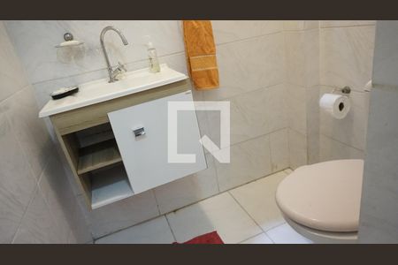 Casa de condomínio à venda com 144m², 4 quartos e 1 vagaLavabo