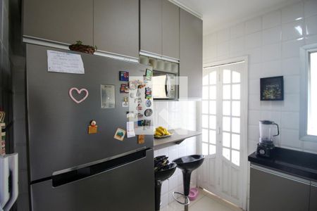 Cozinha de apartamento para alugar com 2 quartos, 60m² em Vila Rosaria, São Paulo