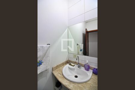 Casa à venda com 140m², 2 quartos e 2 vagasBanheiro Social