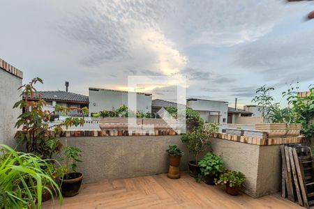 Sala de casa de condomínio à venda com 2 quartos, 102m² em Guarujá, Porto Alegre