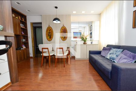 Sala de estar de apartamento para alugar com 2 quartos, 75m² em Santa Efigênia, Belo Horizonte