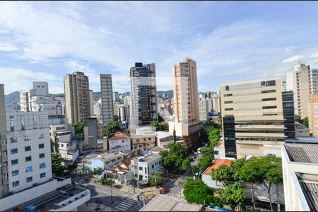 Apartamento à venda com 75m², 2 quartos e 1 vagaÁrea de Serviço Vista