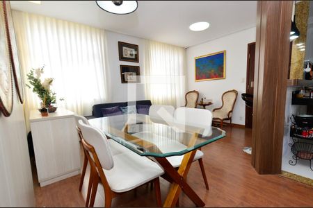 Sala de jantar de apartamento para alugar com 2 quartos, 75m² em Santa Efigênia, Belo Horizonte