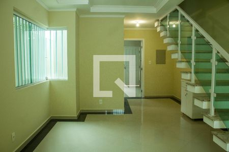 Sala de casa para alugar com 3 quartos, 117m² em Vila Imperio, São Paulo