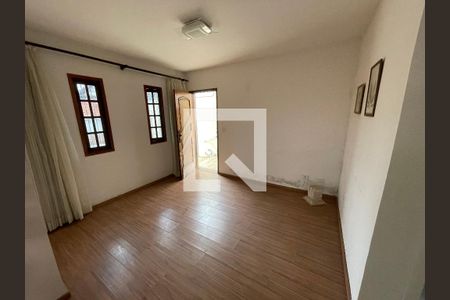 Sala de estar de casa à venda com 3 quartos, 110m² em Rio Pequeno, São Paulo