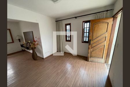 Sala de estar de casa à venda com 3 quartos, 110m² em Rio Pequeno, São Paulo