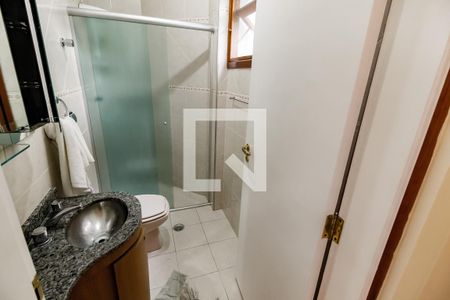 Casa à venda com 165m², 3 quartos e 4 vagasBanheiro da Suíte 2