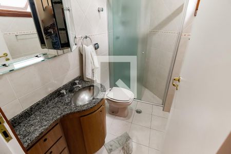 Casa à venda com 165m², 3 quartos e 4 vagasBanheiro da Suíte 2