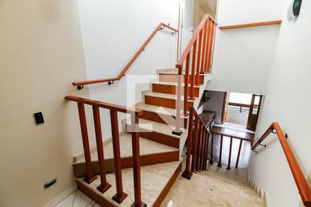 Casa à venda com 165m², 3 quartos e 4 vagasEscada de acesso  Suíte 3