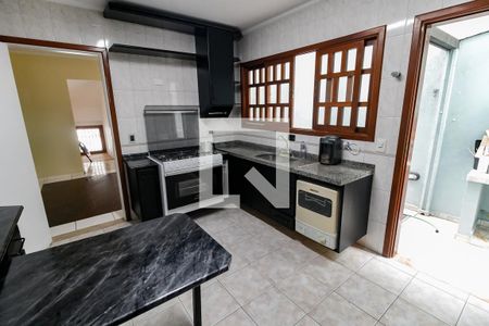 Casa à venda com 165m², 3 quartos e 4 vagasCozinha - Armários