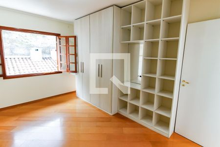 Casa à venda com 165m², 3 quartos e 4 vagasSuíte 2