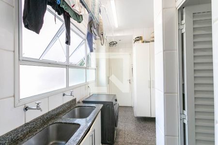 Apartamento à venda com 170m², 4 quartos e 3 vagas Apartamento à venda com 170m², 4 quartos e 3 vagasDetalhe da área de serviço