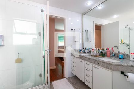 Apartamento à venda com 170m², 4 quartos e 3 vagas Apartamento à venda com 170m², 4 quartos e 3 vagasBanheiro