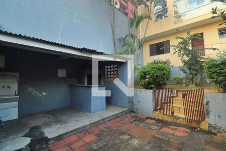 Casa à venda com 500m², 6 quartos e 6 vagasFundos