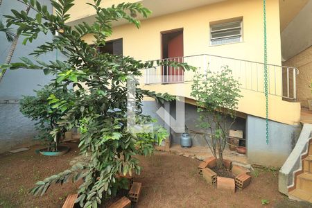 Casa à venda com 500m², 6 quartos e 6 vagasFundos