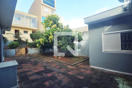 Casa à venda com 500m², 6 quartos e 6 vagasFundos