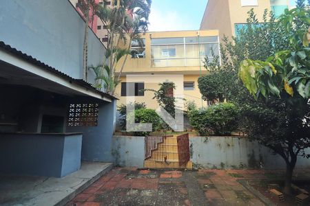 Casa à venda com 500m², 6 quartos e 6 vagasFundos