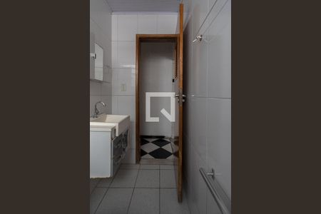 banheiro social_2 de casa à venda com 1 quarto, 48m² em Vila das Merces, São Paulo