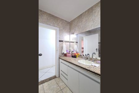 Casa para alugar com 484m², 3 quartos e 3 vagasBanheiro Social