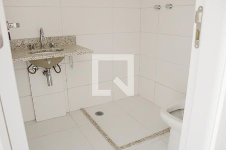 Apartamento à venda com 69m², 2 quartos e 2 vagasBanheiro da Suíte 2