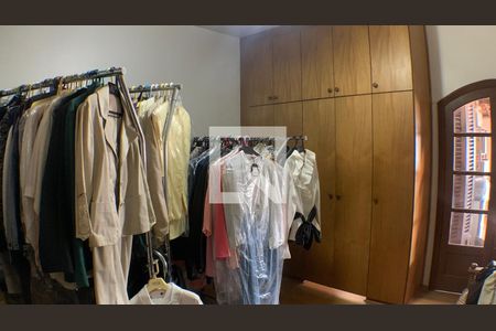 Casa à venda com 310m², 4 quartos e 2 vagasSuíte 1